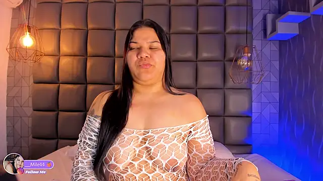 Snapshot of mile_uribe chatting on 09/25/25, 03:32 mile uribe online show from 09/25/25, 03:32