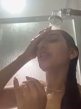 julialupato1606 online show from 02/14/25, 12:47