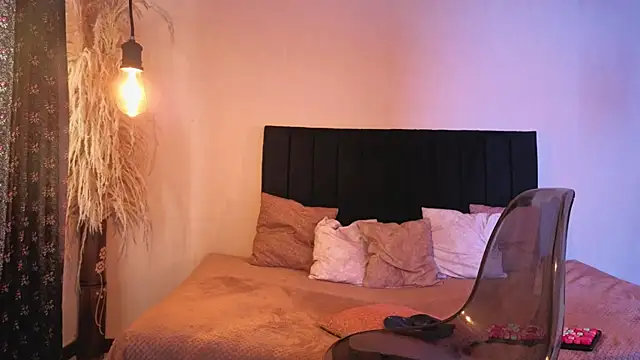 ChloeTurner  online show from 09/23/25, 08:12