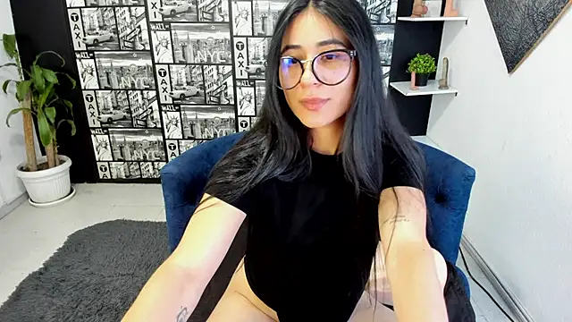 ChloeTurner  online show from 12/02/25, 06:58