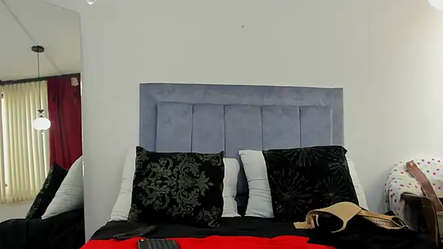 Snapshot of emagarcia chatting on 06/19/26, 02:21 emagarcia online show from 06/19/26, 02:21