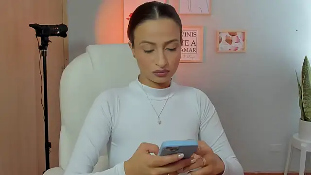 Elena Ruiz online show from 01/28/25, 07:00