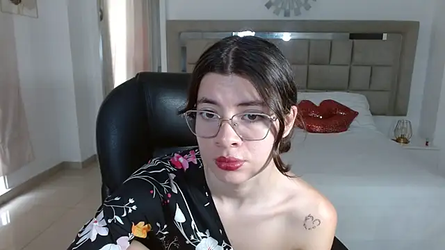 zoecruzz online show from 11/21/25, 03:22