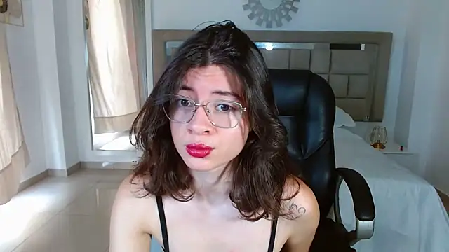 zoecruzz online show from 11/26/25, 02:51