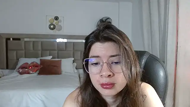 zoecruzz online show from 12/22/25, 02:36