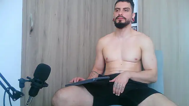 Aaron kwok28 online show from 10/16/25, 06:20