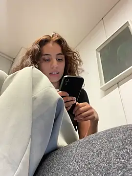 Katee Jones online show from 02/05/25, 12:53