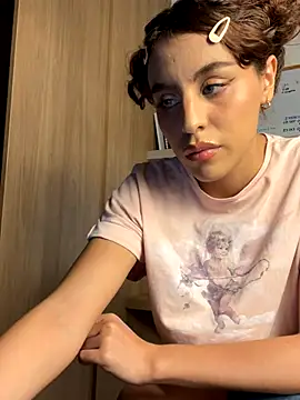 Katee Jones online show from 09/19/25, 12:12