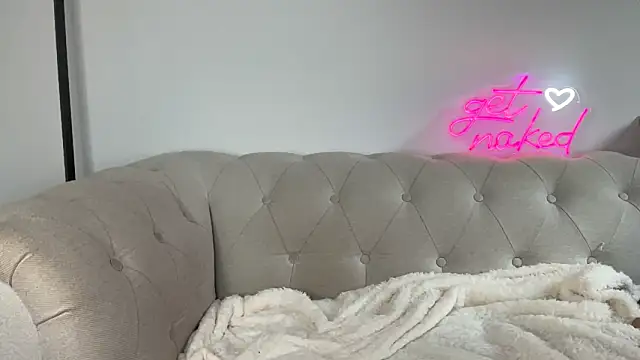 mollywilde online show from 10/07/25, 10:56