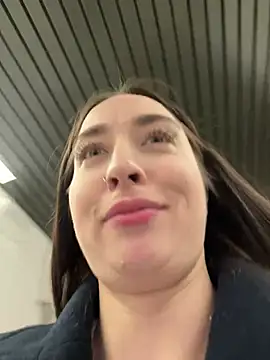 Holly Play online show from 12/18/24, 12:18