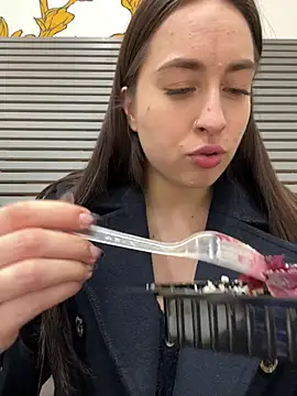 Holly Play online show from 01/21/25, 12:18