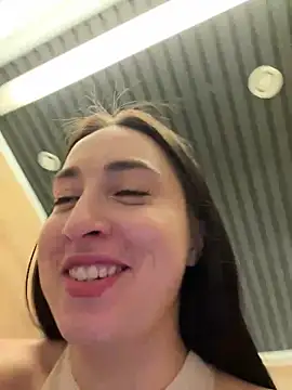 Holly Play online show from 03/07/25, 02:23