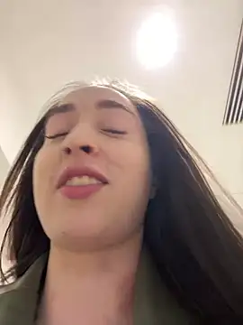 Holly Play online show from 03/11/25, 08:30