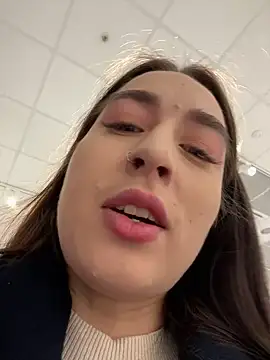 Holly Play online show from 03/21/25, 09:01