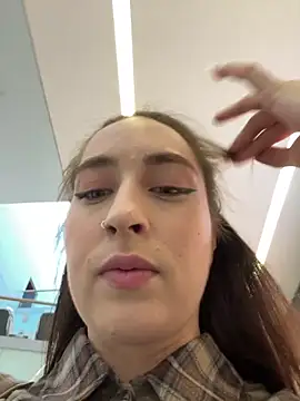 Holly Play online show from 09/09/25, 09:09