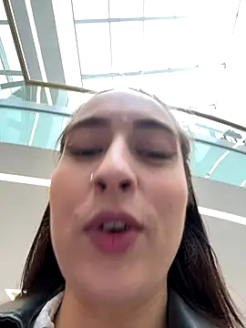 Holly Play online show from 09/16/25, 09:10