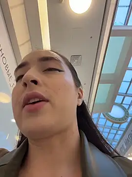 Holly Play online show from 10/26/25, 10:10