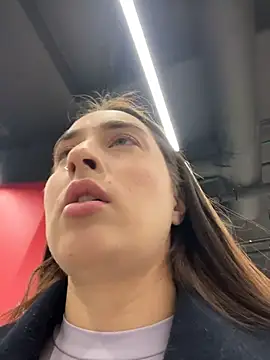 Holly Play online show from 11/16/25, 12:11