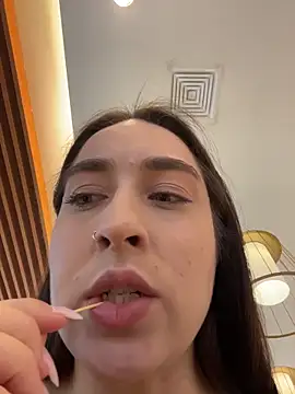 Holly Play online show from 12/23/25, 09:07