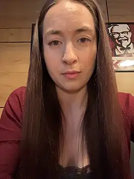 Snapshot of Holly_Play chatting on 05/26/26, 10:00 Holly Play online show from 05/26/26, 10:00