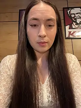 Snapshot of Holly_Play chatting on 06/19/26, 09:02 Holly Play online show from 06/19/26, 09:02
