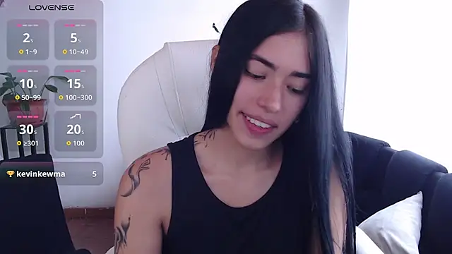 Snapshot of LESLIEBLACK_ chatting on 08/05/26, 06:11 LESLIEBLACK online show from 08/05/26, 06:11