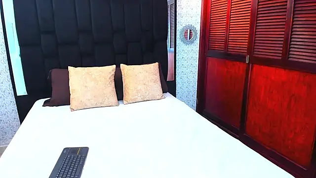 Snapshot of Isabella_Flores chatting on 03/20/25, 03:02 Isabella Flores online show from 03/20/25, 03:02