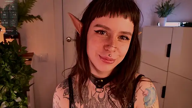 MichaellaMoon online show from 04/16/26, 05:36