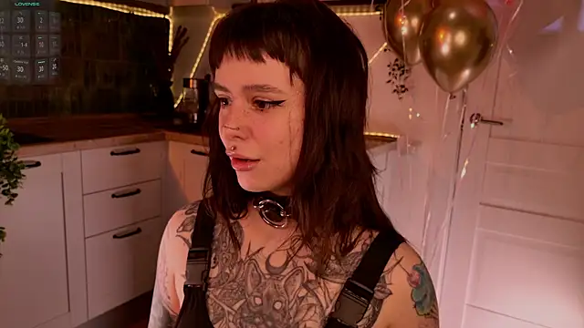 MichaellaMoon online show from 04/24/26, 03:25