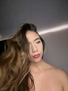 Iris lee online show from 04/28/26, 02:27
