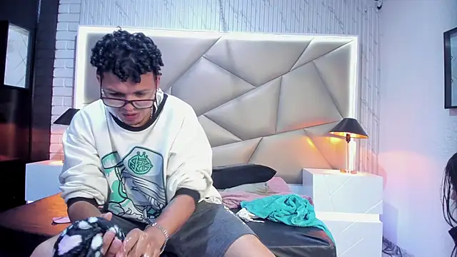 Snapshot of Bonny_Bonss chatting on 01/25/25, 01:32 Bonny Bonss online show from 01/25/25, 01:32