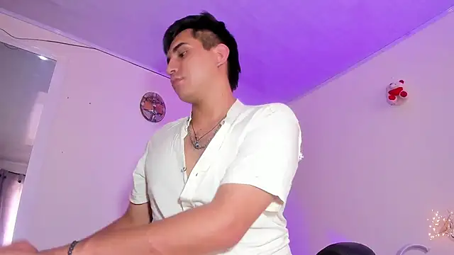 Snapshot of Chris_Maddox chatting on 12/14/24, 05:18 Chris Maddox online show from 12/14/24, 05:18