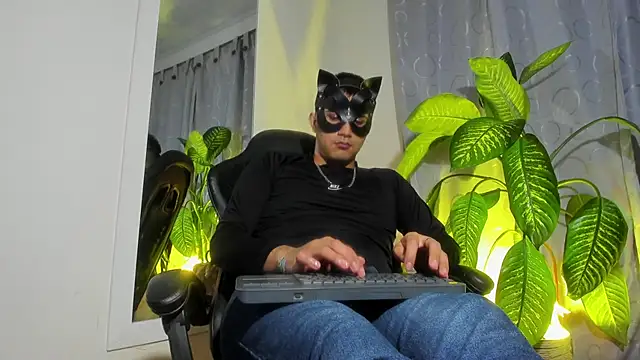 Snapshot of Chris_Maddox chatting on 01/22/25, 04:34 Chris Maddox online show from 01/22/25, 04:34