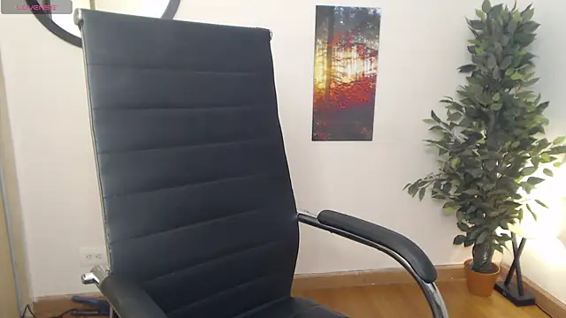 Snapshot of lucy_diiaz chatting on 12/18/24, 11:40 lucy diiaz online show from 12/18/24, 11:40