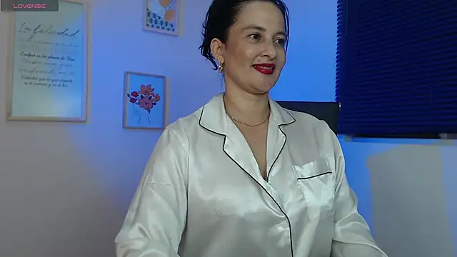 Snapshot of lucy_diiaz chatting on 01/05/25, 02:38 lucy diiaz online show from 01/05/25, 02:38