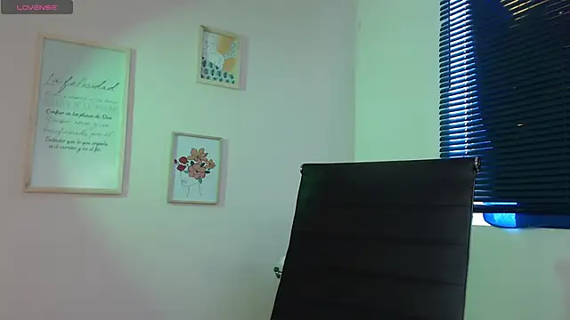 Snapshot of lucy_diiaz chatting on 01/05/25, 09:25 lucy diiaz online show from 01/05/25, 09:25