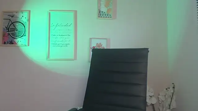 Snapshot of lucy_diiaz chatting on 02/12/25, 08:50 lucy diiaz online show from 02/12/25, 08:50