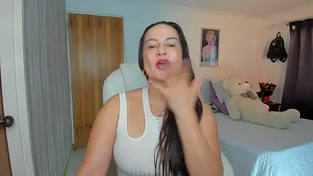 Snapshot of lucy_diiaz chatting on 09/30/25, 08:03 lucy diiaz online show from 09/30/25, 08:03