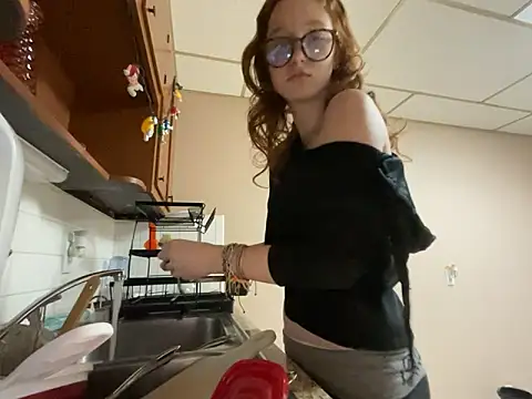 Snapshot of gingerbabe18 chatting on 05/10/26, 01:00 gingerbabe18 online show from 05/10/26, 01:00