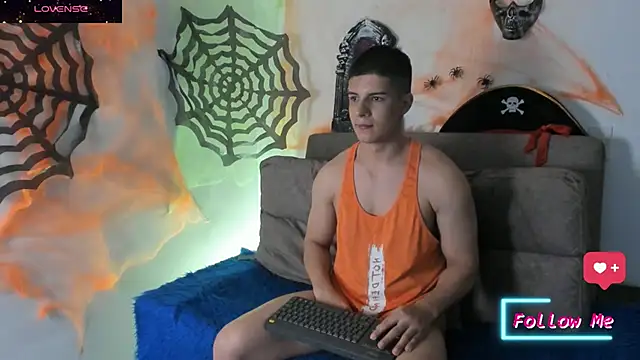 Snapshot of cory_okell chatting on 10/21/25, 12:33 cory okell online show from 10/21/25, 12:33