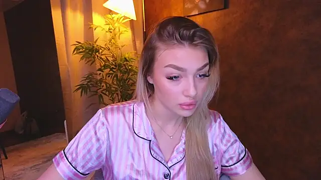 Ella Milla online show from 01/07/25, 08:24