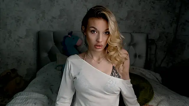 Ella Milla online show from 06/05/26, 02:12