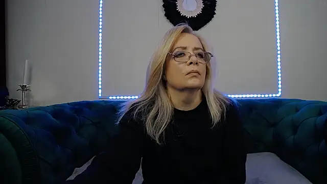 IvanaCharm online show from 11/27/25, 04:25