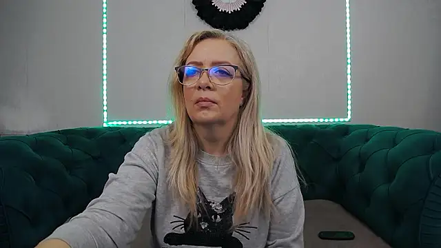 IvanaCharm online show from 02/17/26, 04:31