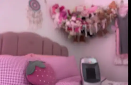 Snapshot of pinkie_piexx chatting on 02/14/25, 03:15 pinkie piexx online show from 02/14/25, 03:15