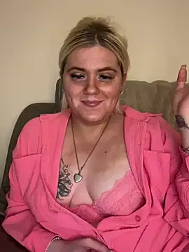 Snapshot of Blondiee3088 chatting on 01/08/25, 12:49 Blondiee3088 online show from 01/08/25, 12:49