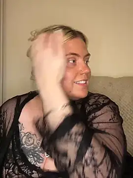 Snapshot of Blondiee3088 chatting on 01/20/25, 11:54 Blondiee3088 online show from 01/20/25, 11:54