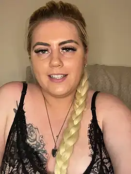 Snapshot of Blondiee3088 chatting on 01/26/25, 08:34 Blondiee3088 online show from 01/26/25, 08:34