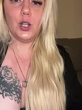 Snapshot of Blondiee3088 chatting on 03/06/25, 06:59 Blondiee3088 online show from 03/06/25, 06:59