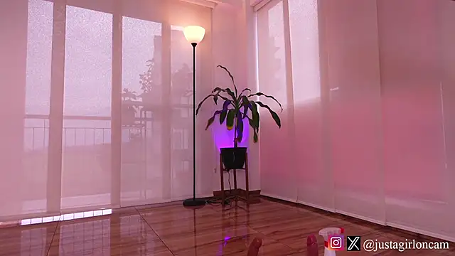 nicollefiorett online show from 02/13/25, 10:22